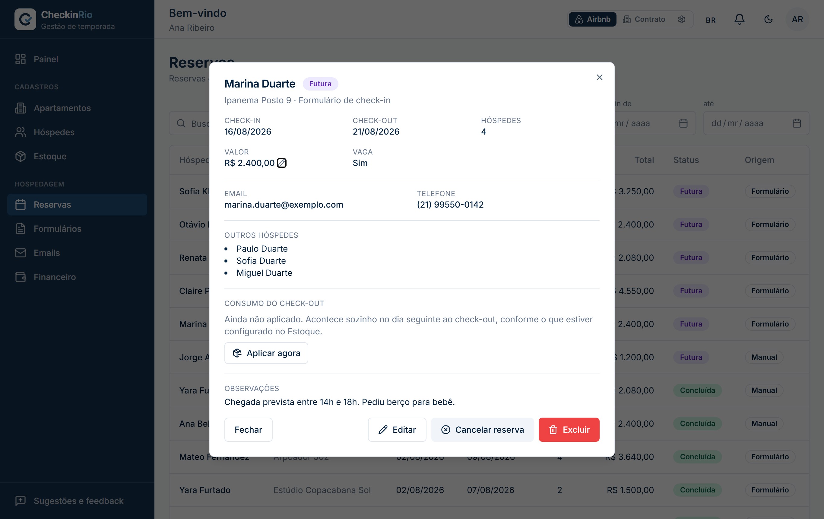 Detalle de una reserva en CheckinRio con los datos del formulario de registro: fechas, valor, correo, teléfono, acompañantes y observaciones.